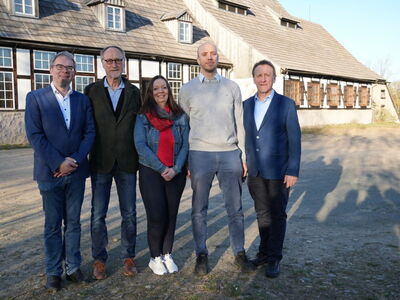 Redaktionsbeirat vor "Alter Elisabeth" Freiberg, v.l.n.r. Marko Winter, Holger Reuter, Ivonne Grecksch, Dr. Dominik Kern, Jens Uhlemann