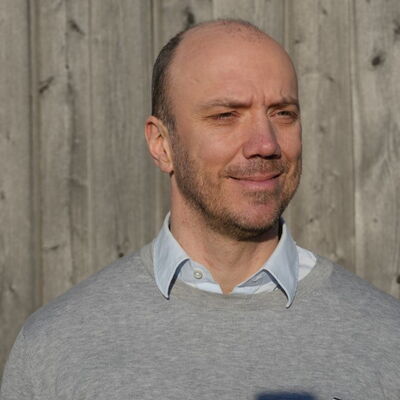 Dr. Dominik Kern, Portrait