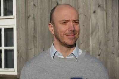 Dr. Dominik Kern, Portrait