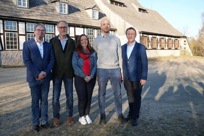 Redaktionsbeirat vor "Alter Elisabeth" Freiberg, v.l.n.r. Marko Winter, Holger Reuter, Ivonne Grecksch, Dr. Dominik Kern, Jens Uhlemann